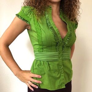 Vibrant Green ruffled button blouse!